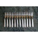 12 fourchettes a dessert en m�tal argent�