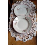 2 assiettes anciennes assorties en terre de fer - 1 creuse , 1 plate - motif floral vieux rose , diam. ...