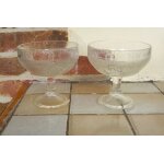 2 coupes a glace en verre epais sur pied - dimensions 12x12cm environ - motifs cerises, pomme, fraises ...