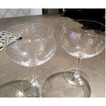 2 très grands verres en cristal pour le vin de bourgogne 2 très grands verres en cristal pour le vin de bourgogne
