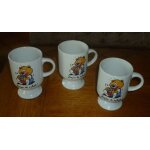 3 tasses sur pied - la table ronde  bonjour les enfants  - ours la table ronde 11x7, 5cm env.