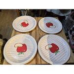 4 assiettes ann�es 70 plastique dur