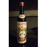 Ancienne bouteille martini rosso 75 cl vendue en angleterre années 70. collectionneur Ancienne bouteille martini rosso 75 cl vendue en angleterre années 70. collectionneur