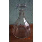Ancienne carafe en cristal de baccarat transparent.