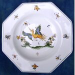 Assiette octogonale creuse en fa�ence de moustiers