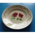 Assiette plate roselyne badonviller - frise verte et bordeaux entrelac�s , roses au centre - Ø 23cm ...
