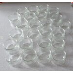 Assortiment de vingt quatre petits pots en verre incolore pouvant servir de verrines, photophores ou ...