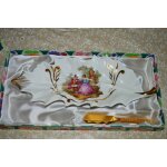 Beurrier en porcelaine avec couteau dor�