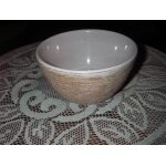 Bol en cramique artisanal , dcor stri relief beige , diamtre 11, 5 cm , profondeur : 6, 5 cm .