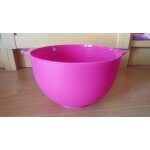 Bol en plastique rose avec un bec verseur