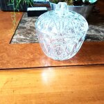 Bonbonnire ou sucrier en cristal taill