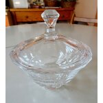 Bonbonnière en verre moulé avec son couvercle Bonbonnière en verre moulé avec son couvercle