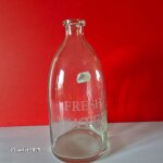 Bouteille a eau frache en verre assez epais, neuve, 3 litres