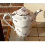 Cafeti�re verseuse en porcelaine - dimensions 22x25cm env - contenance 1 litre env. - motifs floraux ...