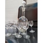 Carafe en cristal grave avec 8 petits verres