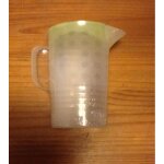 Carafe plus gobelets en plastique
