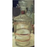 Carafe - en verre - liser� dor� - avec son bouchon