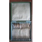 Coffret ménagère couverts metal argenté 6 grandes cuillères + 6 fourchettes + 1 fourchette plus petite ... Coffret ménagère couverts metal argenté 6 grandes cuillères + 6 fourchettes + 1 fourchette plus petite ...