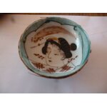 Coupelle japonaise en porcelaine fine avec deux portraits de japonaises; l'extrieur doubl de paille ...