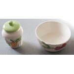 Coupelle de table d�cor�e de l�gumes color�s en relief sur le pourtour (diam�tre 13cm) et moutardier ...