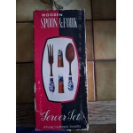 Couverts a salade avec son poivrier et sa salire vintage en bois et cramique