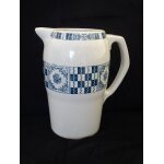Cruche tr�s ancienne en porcelaine de marque longchamp