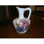 Cruche ou vase pichet pot laval savoie ecru fleurs rose et bleue hauteur 18 cm comme neuve