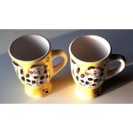 Deux mugs / grandes tasses pour boire en duo le th� ou le caf� - mont�es sur un pied - avec anse - hauteur ...