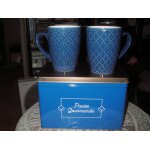 Ensemble 3 pices: une boite en mtal et 2 mugs en cramique vritable aux graphismes en relief, contenance ...