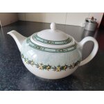 Ensemble thire, sucrier, pot a lait wegdwood porcelaine