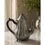 F4ab; sublime cafeti�re th�i�re ou vase en etain hauteur 22, 5 cm largeur maximum 22 cm. poign�e noire ...