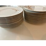 Grand service de table complet ¿ porcelaine fine & couverts filet dor peint a la main (manufacture ...