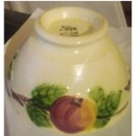 Gros bol - en porcelaine -  ; choisy le roi  ; - d�cor fruits en relief - vintage