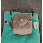 Jolie th�i�re en fonte neuve 1 l