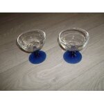 Lot de 2 coupes a champagne verre pied bleu tbe Lot de 2 coupes a champagne verre pied bleu tbe