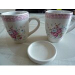 Lot de 2 tasses en porcelaine avec une soucoupe Lot de 2 tasses en porcelaine avec une soucoupe
