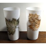 Lot 2 verres blancs a orangeade vintage en opaline - d�cor  feuilles  - orwal france