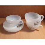 Lot de 4 tasses et 4 sous tasses arcopal motifs fleurs