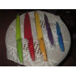 Lot de 5 couteaux en acier inoxydable avec revètement anti - adhésif , tout en couleur , au tranchant ... Lot de 5 couteaux en acier inoxydable avec revètement anti - adhésif , tout en couleur , au tranchant ...