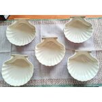 Lot de 5 petites assiettes a servir en c�ramique - forme coquille saint - jacques - style vintage