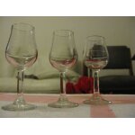 Lot de 6 verres a liqueur a pied forme tulipe