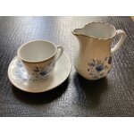 Lot de 8 tasses + soucoupes + pot de lait en porcelaine de limoges