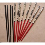 Lot de baguettes asiatiques, bois laqu�.