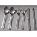 Lot de couverts de table inox : 2 solides fourchettes (20. 5cm) au décor coquille non identique + 2 grandes ... Lot de couverts de table inox : 2 solides fourchettes (20. 5cm) au décor coquille non identique + 2 grandes ...