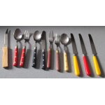 Lot de couverts de table inox : 3 cuill�res + 3 fourchettes + 1couteau sipratic a manches color�s(20cm ...