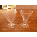 Lot de deux verres a liqueur, forme evase. annes 70.