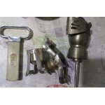 Lot heaume doseur - tire - bouchons - 2 bouchons conservateur de champagne