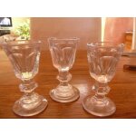 Lot de trois verres a liqueur d'estaminet 19 eme si�cle, souffl� a la bouche.