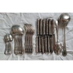 M�nag�re en m�tal argent� de tr�s belle facture. il y a 47 pi�ces (il manque une petite cuill�re). plus ...
