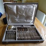 Menagere orfevrerie ercuis 37 pieces en metal argenté 90gr Menagere orfevrerie ercuis 37 pieces en metal argenté 90gr